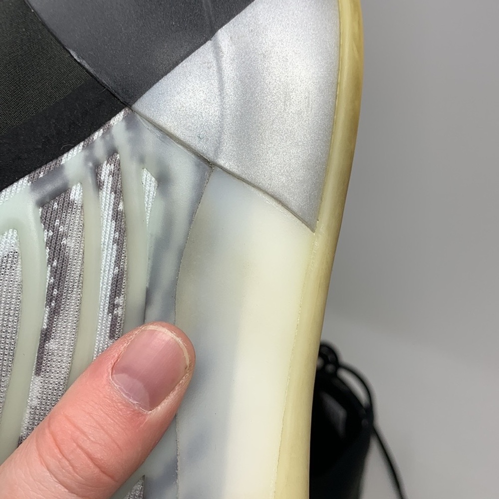 Adidas Yeezy Boost QNTM - Picture 9 of 15